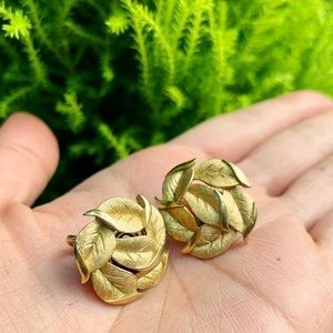 Vintage Crown Trifari Clip On Earrings